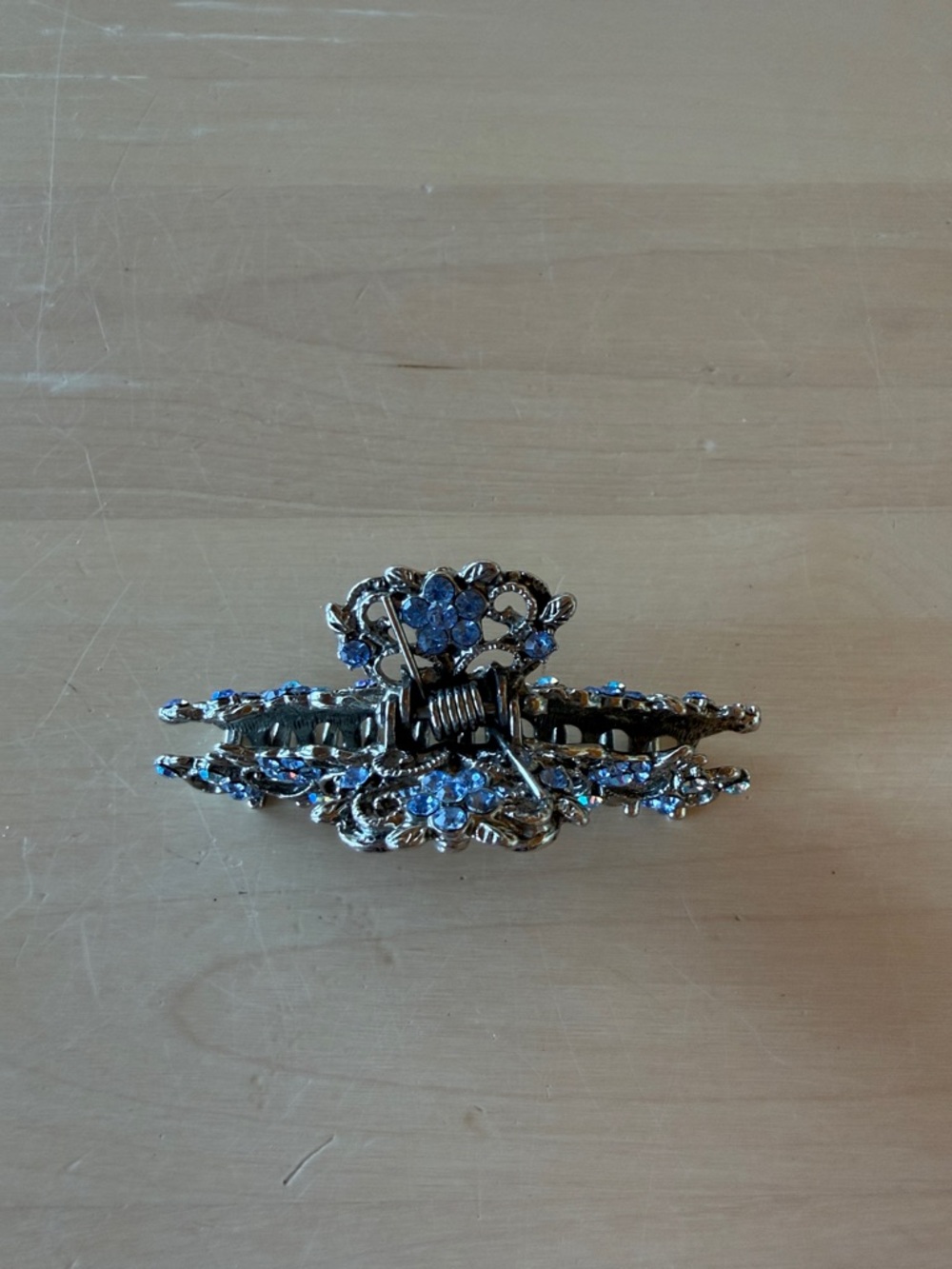 Vintage Style Ornate Silver-Tone Blue Rhinestone Floral Hair Claw Clip - Picture 2 of 6